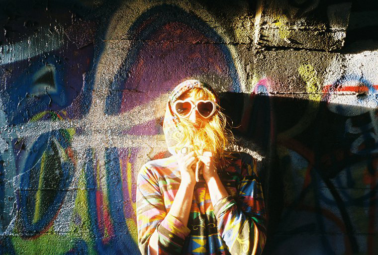 Video: Dom – Living In America