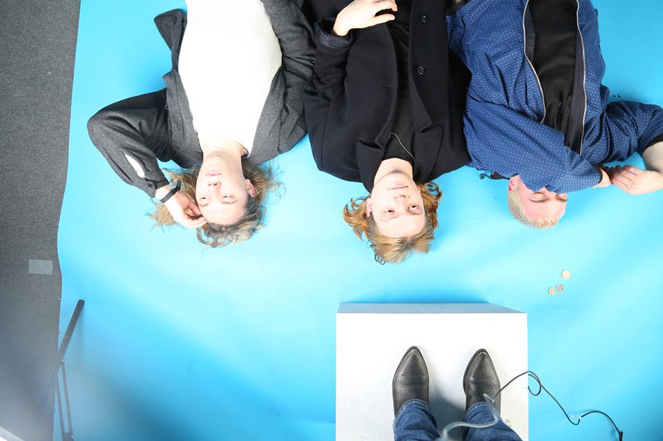 New: Ménage à Trois – Lonely This Christmas