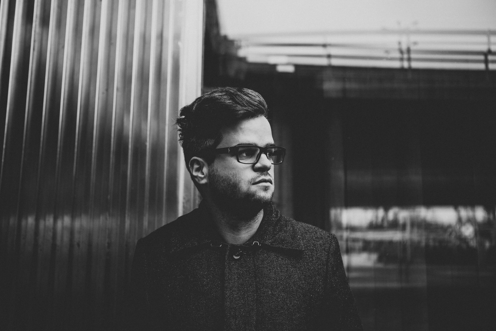 Premiere: Pink Gloves – 80s Girls
