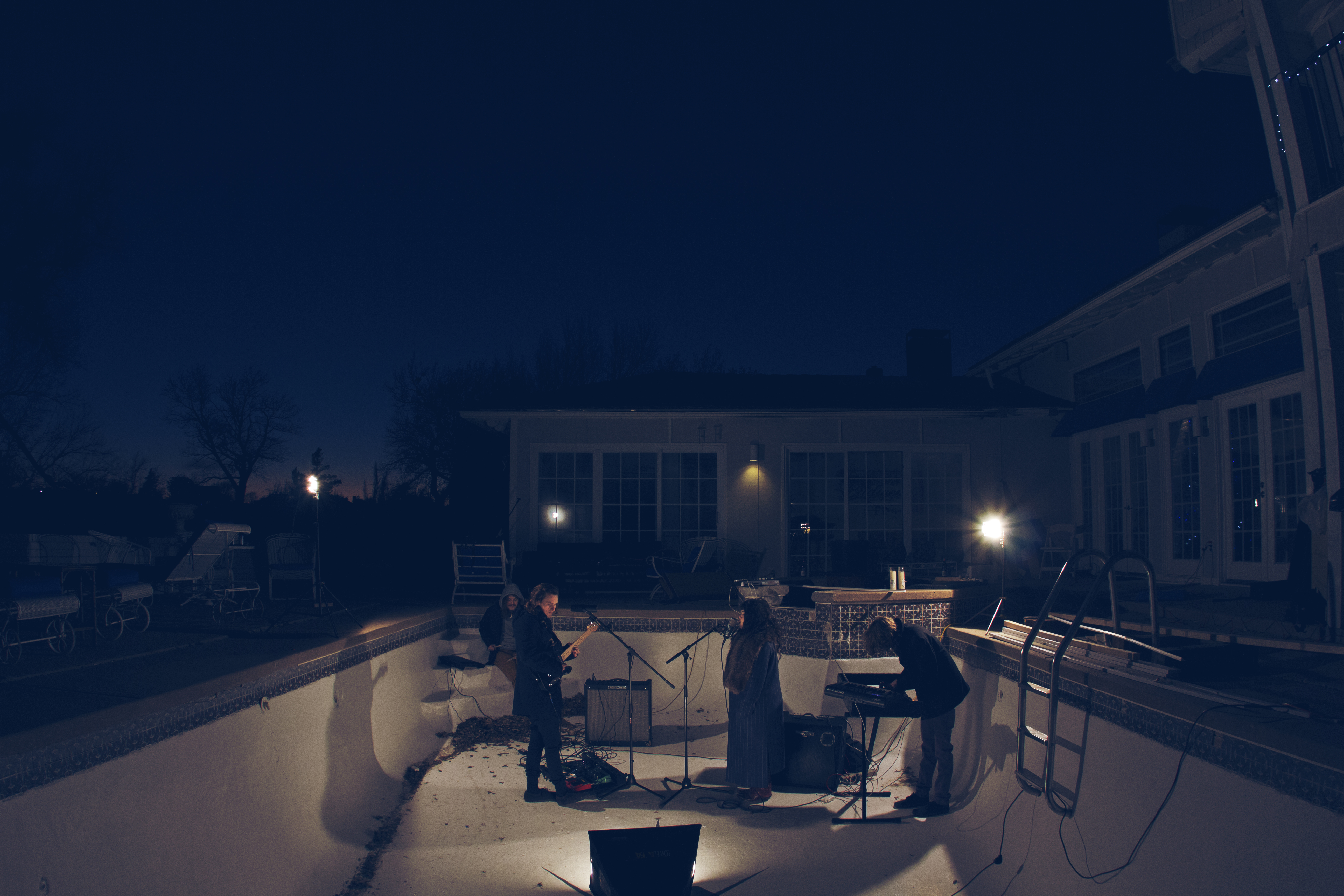 New: Tallows – Sprawl (Feat. Samantha Crain)
